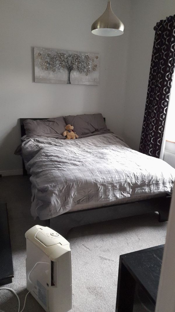 Double Bedroom with television and use of other areas in house such as lounge and kitchen