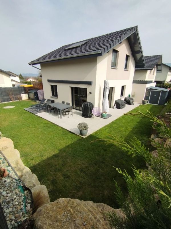 Maison calme entre lacs et montagnes