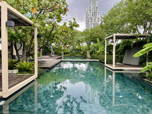 Spotless high floor luxury apartment on the river in the heart of Bangkok with sunrise, sunset, and river views (1 week minimum stay)