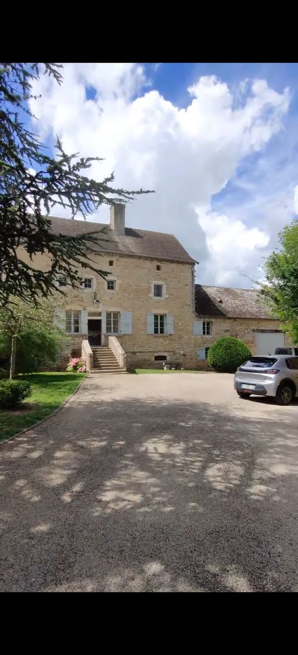 Maison typique Bourguignonne en pierre 10 personnes