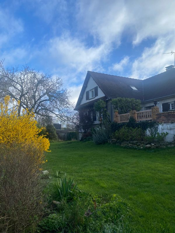 La chambre privée grande et lumineuse