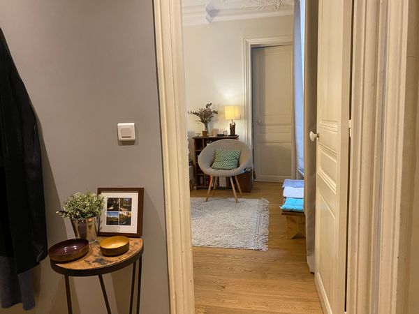 Appartement parisien de charme près du Parc Monceau, 1 chambre et nombreux métro à proximité.