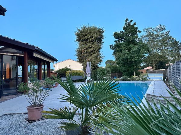 Maison avec piscine dans l'agglomération bordelaise, aux portes du bassin d'Arcachon, des vignobles