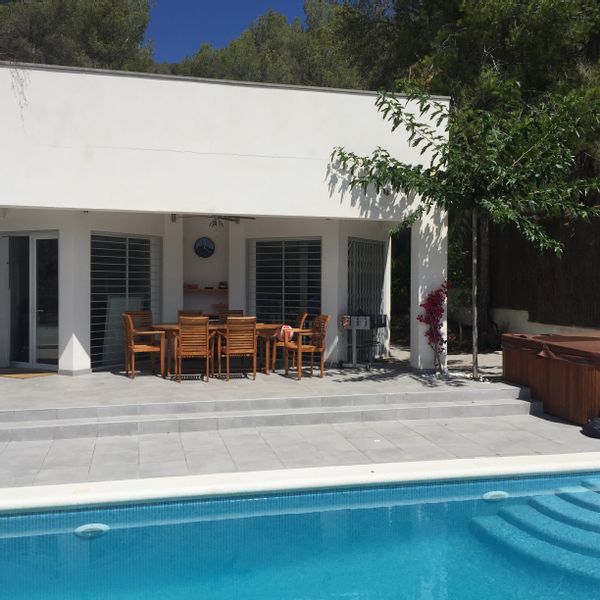 Modern 3 bed Villa  with private pool close to Sitges and Barcelona