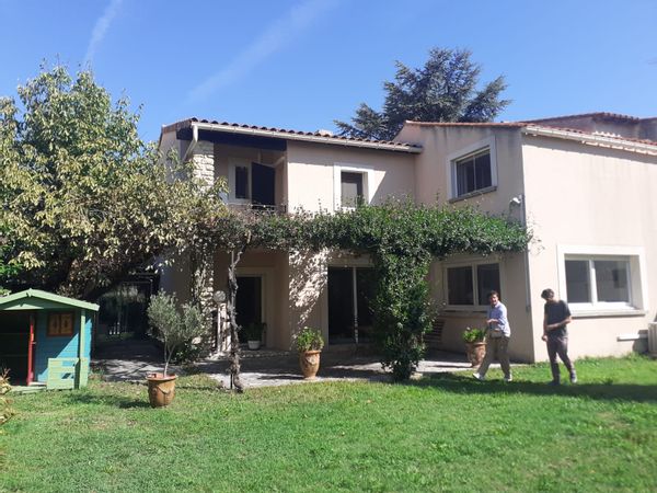 Maison familiale avec jardin privé, proche d'Avignon