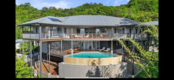 Bel Air Vista Aurora – Panoramic Tropical Home with Infinity Pool in Cairns
