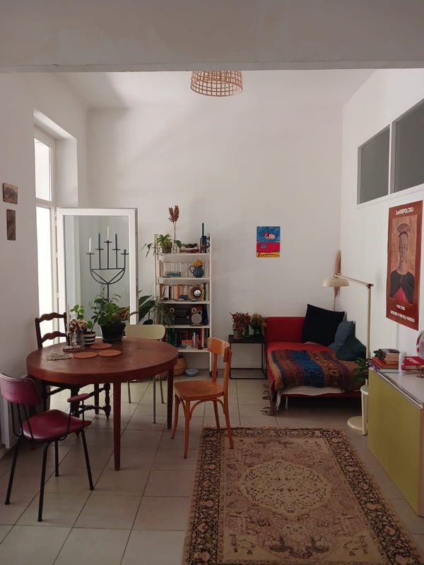 Apparemment avec jardin en plein centre de Marseille, à deux pas du parc Longchamp.