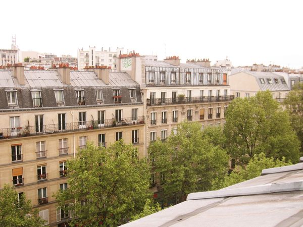 Appartement lumineux sous les toits de Paris