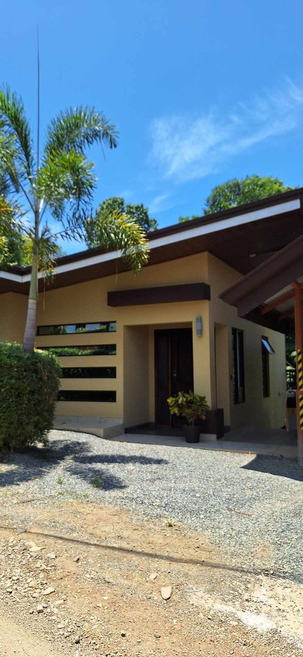 Maison avec piscine privée entourée de toucans !