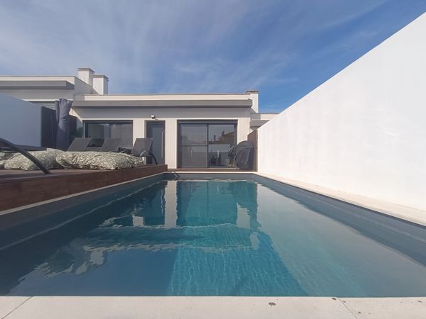 La maison de Veronique est une maison familiale conçue autour du bien être et de la détente .