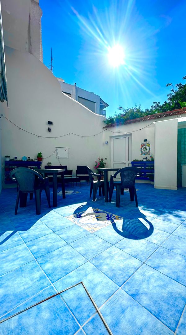 Casa indipendente con camere soppalcate e giardino privato nel centro di Forio d’Ischia