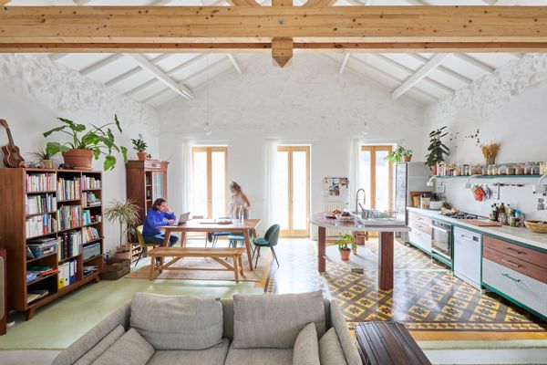 Découvrez un coin de paradis niché aux abords des Calanques, où la nature rencontre le confort.