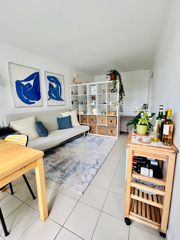 Appart ensoleillé dans le quartier des artistes de Paris