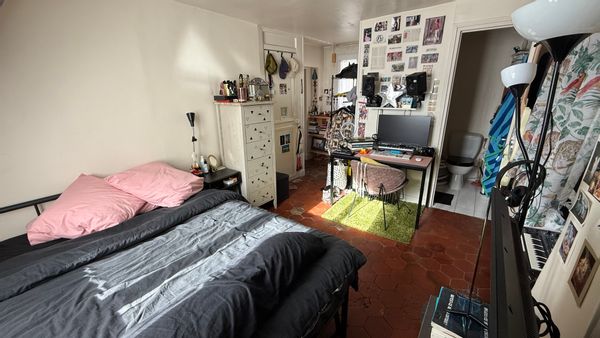 Quiet Artist’s Studio in Le Marais