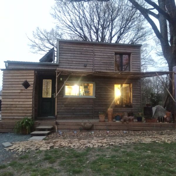 Tiny house sur terrain arboré de 1400m² , dans un cadre champêtre préservé.