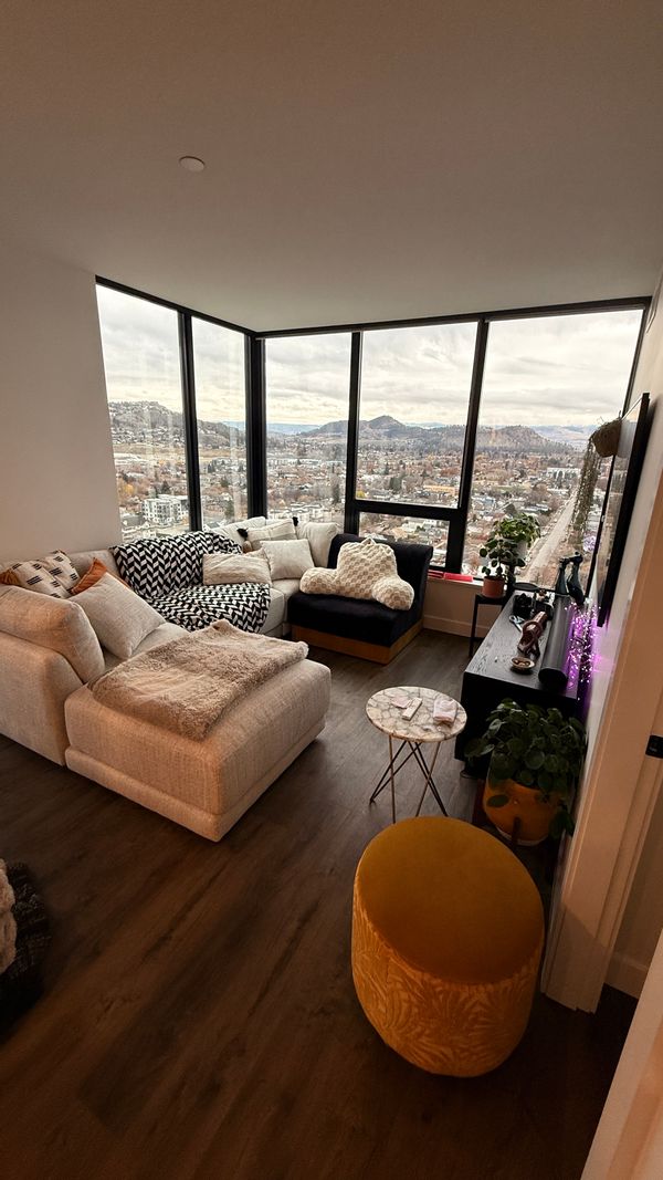 Lake view downtown Kelowna condo-available all spring and summer!