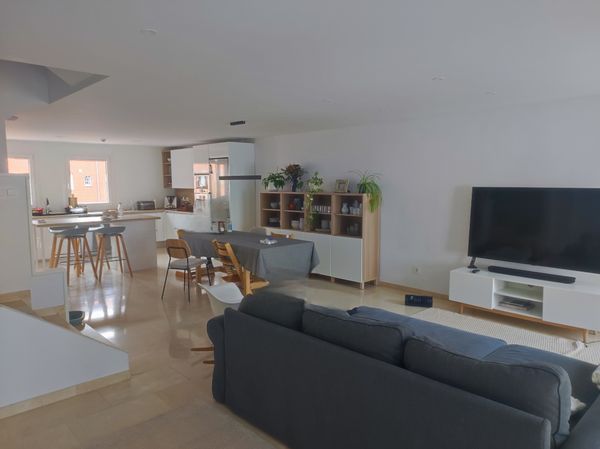 Casa con 5 habitaciones bien comunicada cerca de Madrid capital