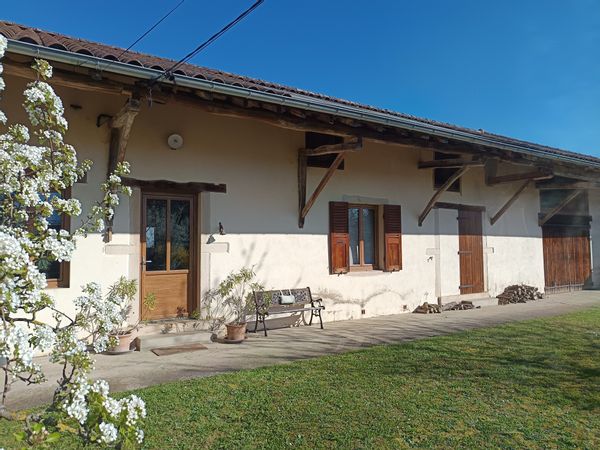 Ferme Bressanne du XIXème siècle, au cœur de la campagne.