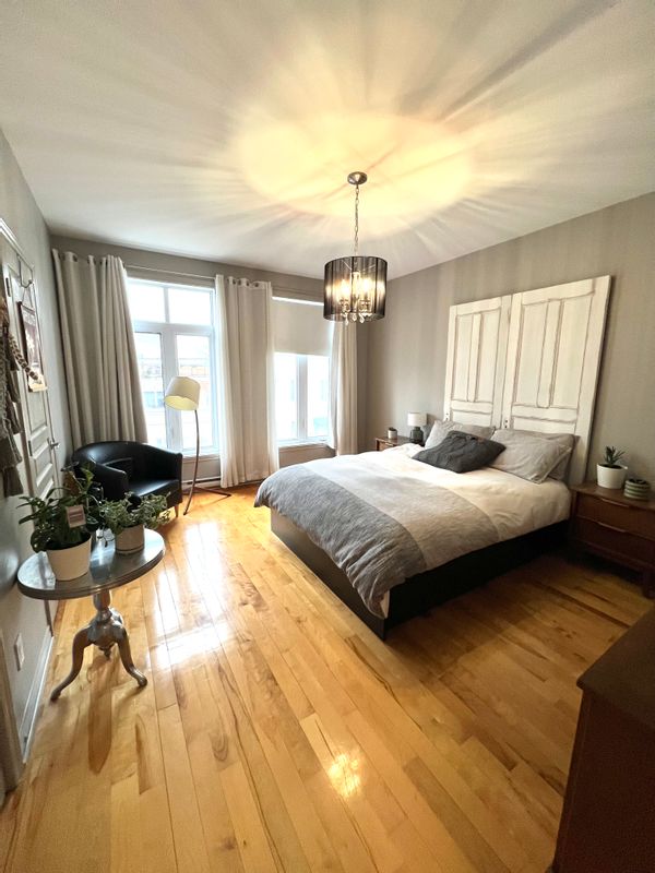 Warm and cozy 2 bedroom apartment near downtown