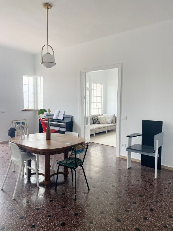 Spacious artist apartment near the beach