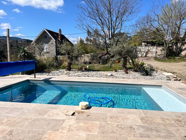 Grande villa avec piscine en Ardèche Verte