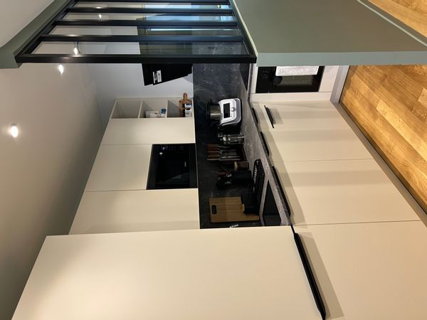 Appartement très bien situé dans Paris avec un chambre et un salon dans lequel il y a un canapé-lit