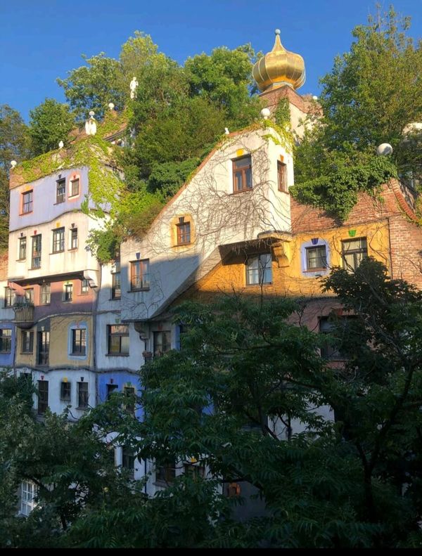 Wiener Altbaucharme direkt gegenüber des Hundertwasserhauses!