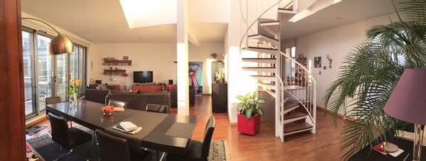 L'appartement de Philippe est un duplex au bord du canal Saint-Martin, proche des transports publics