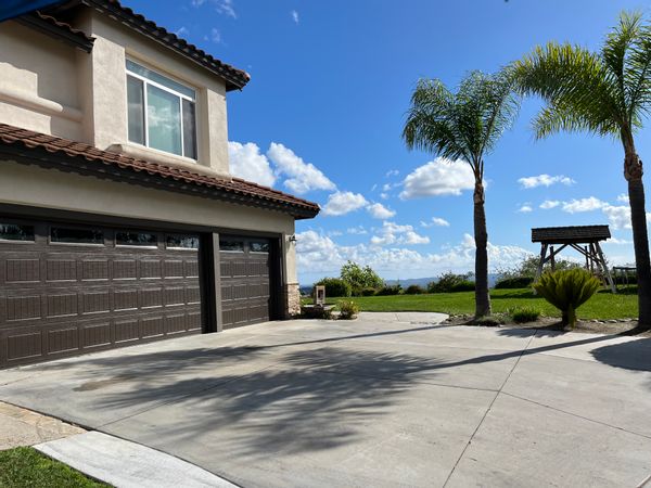 Gorgeous modern view home in Orange County. 20 minutes to Beaches, Fashion Island & Disneyland.