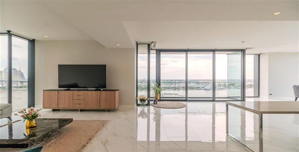 4 X Bedroom Luxury Riverside Condo - Open River View