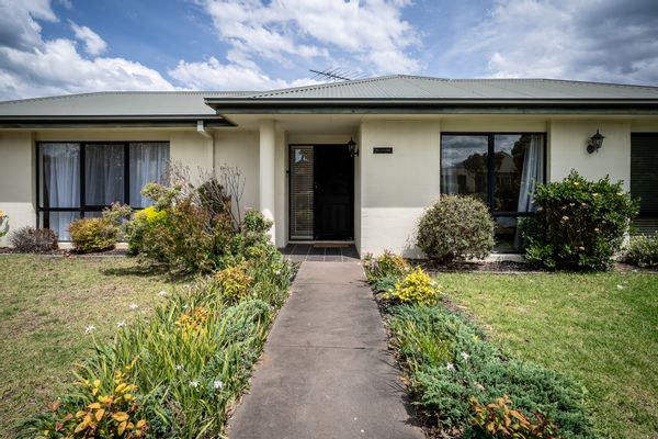 Isaac and Niamhs hus