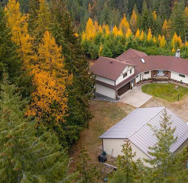 Secluded Lakeview House
