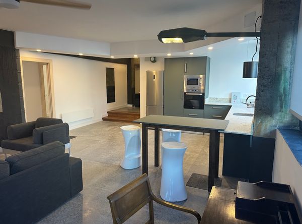 Amplio y luminoso apartamento en Neguri, Getxo, al lado de la playa y 30min en metro del Guggenheim.