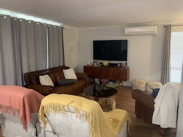 Coastal living home within 5min walk to the beach