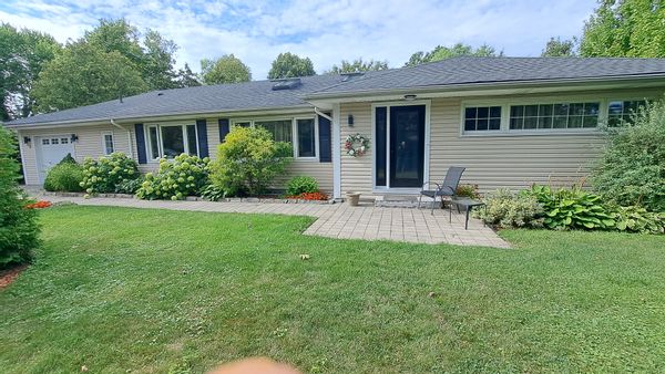 T4 Bungalow moderne, privé, avec commerces, rivière, lac, Théâtre et vignobles accessibles à pied.