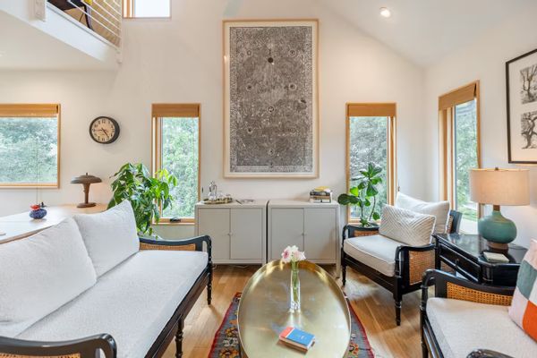 The Treehouse - a Central East Austin upstairs bungalow retreat