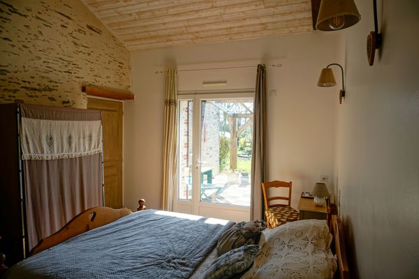 Chambre privée et indépendante de Céline avec petite vaisselle et possibilité  rechauffer son repas