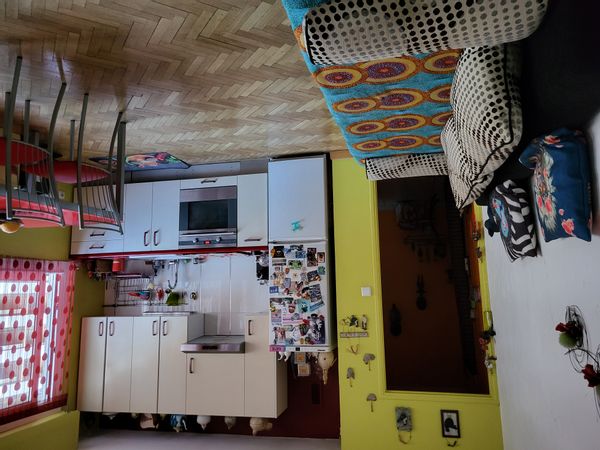 Appartement idéalement situé, calme et lumineux dans le 8ème arrondissement