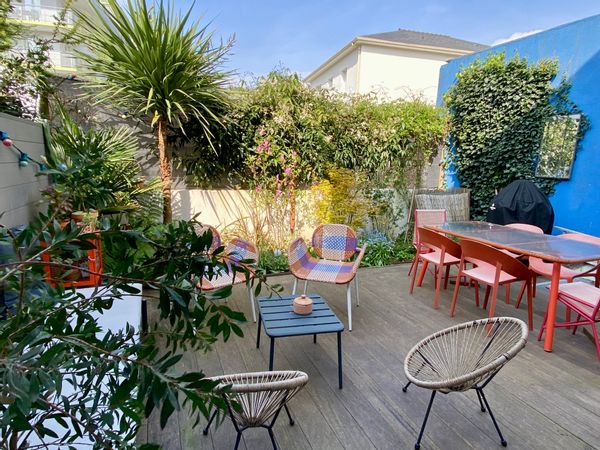 La maison bleue de Fanny et Thom entre mer et marais