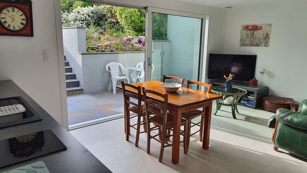 Vannes centre, Studio très calme avec terrasse, à 500m du port et du centre historique,  Prêt Vélo