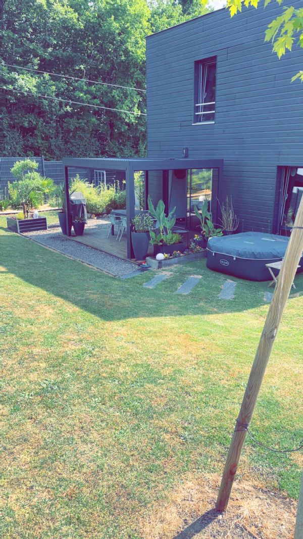 La maison de Benoit , petit écrin de nature moderne en bordure de champs et forêt