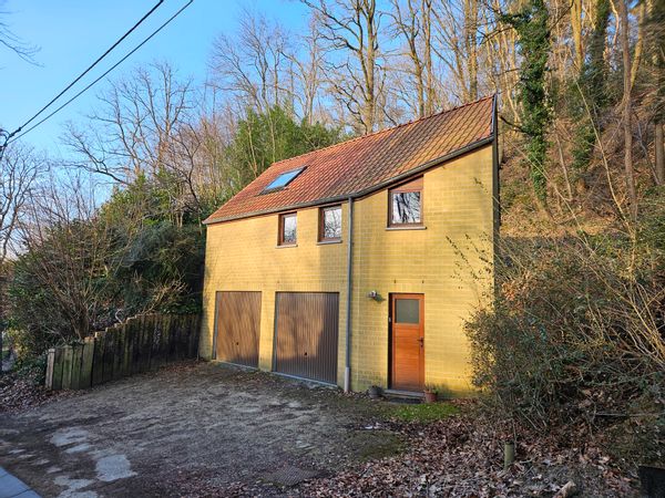 Maison pour 4, au bord de la forêt.