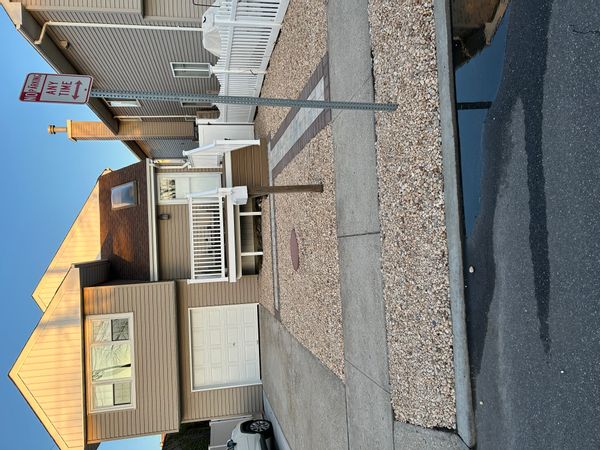 Colleen's house 2 bedroom 1 bath coastal home in an amazing beach location of Long Beach New York!