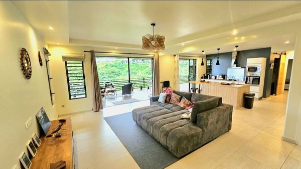 Maison moderne avec vue sur L'Océan à Tahiti