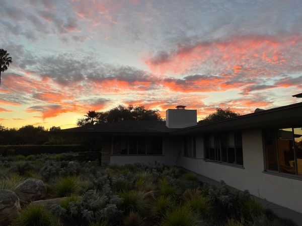 Walk to beach, dining, shopping, most exclusive enclave House Santa Barbara United States