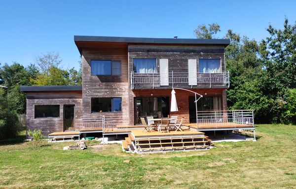 Maison cocon en bois de 115m2, proche de la mer (1km).