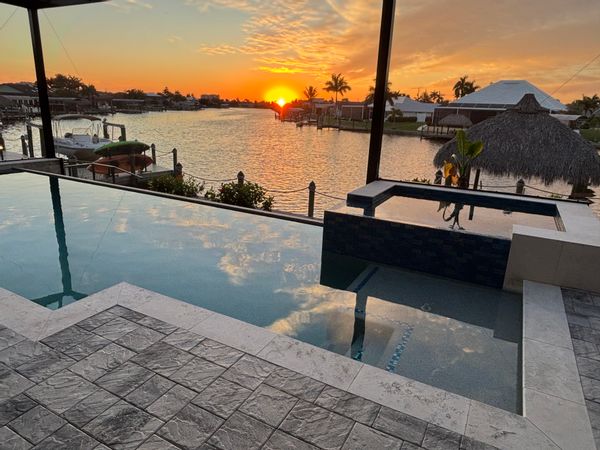 House Laurel - sun, water and sunsets every evening