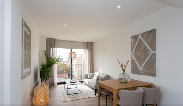 Modern apt in the heart of Poblenou, steps from the beach and metro