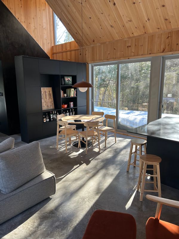 Architect-Designed Forest Retreat – Peaceful, Stylish & Immersed in Nature near Montreal