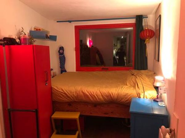 jolie petite maison calme, avec 50M2 de jardin dans le 20 eme